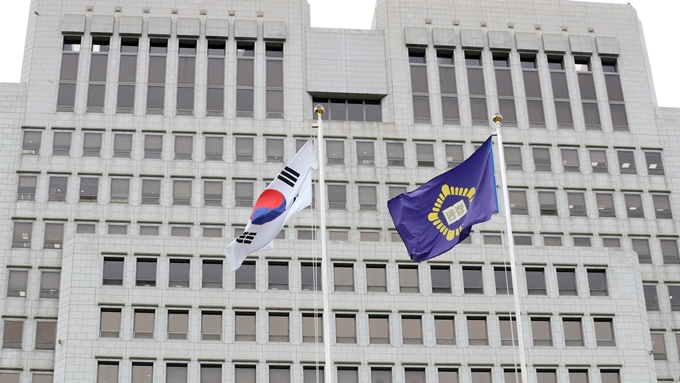 지난 2022년 5월 부산 진구에서 일면식도 없는 여성을 폭행한 이른바 '부산 돌려차기 사건'의 가해자가 출소 후 피해자를 찾아가겠다고 협박한 혐의를 부인했다. 사진은 서울 서초구 대법원 모습. /사진=뉴시스