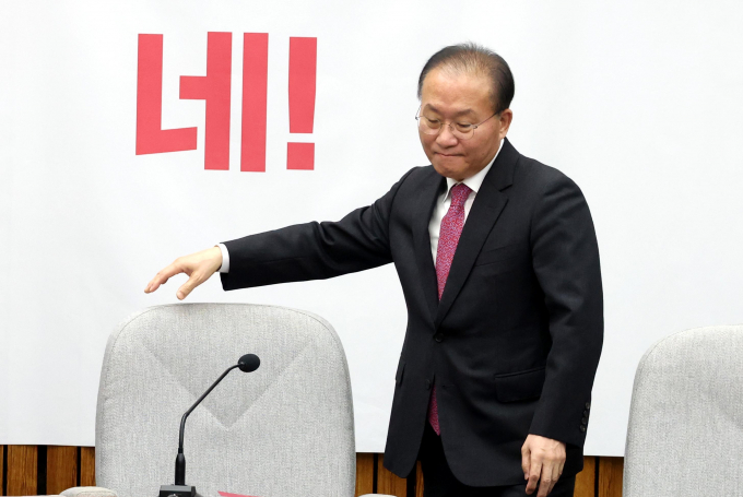 윤재옥 국민의힘 원내대표가 더불어민주당과 조국혁신당 간 연대에 대해 "양당 대표가 범죄 혐의를 받고 있다"고 비판했다. 사진은 서울 여의도 국회에서 열린 원내대책회의에 참석한 윤재옥 국민의힘 원내대표. /사진=뉴시스
