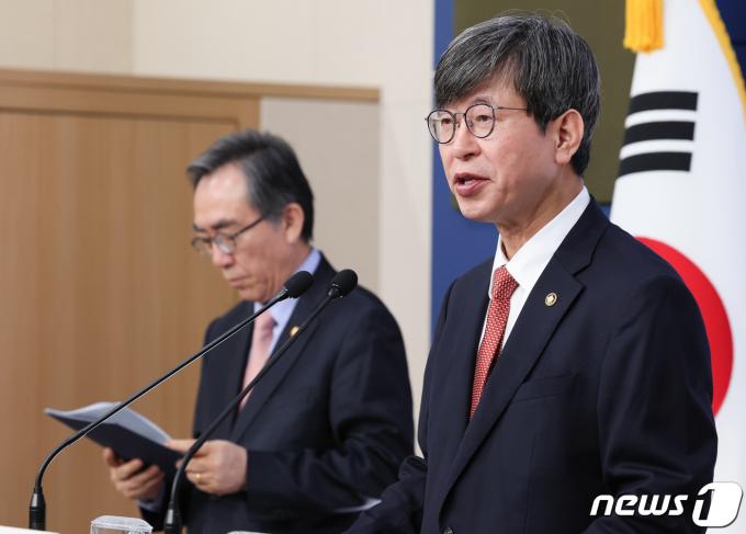 [사진] 주요정책 추진계획 발표하는 이기철 재외동포청장