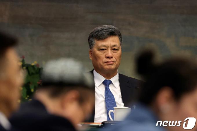 마싱루이 신장 위구르자치구 당서기가 7일 베이징 인민대회당에서 열린 전국인민대표대회(전인대) 회의에 참석하고 있다. 2024.3.7 ⓒ 로이터=뉴스1 ⓒ News1 강민경 기자