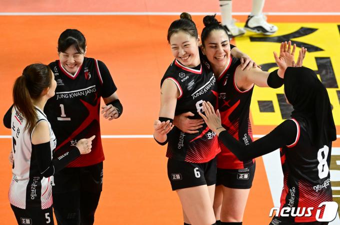 7연승과 함께 포스트시즌 진출에 성공한 정관장 (한국배구연맹 제공)