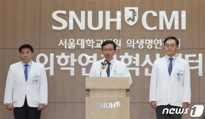 김영태 서울대병원장이 7일 오후 서울 종로구 서울대병원 의학연구혁신센터에서 김영삼 전 대통령 부인 손명순 여사 별세 관련 브리핑을 하고 있다. 2024.3.7/뉴스1 ⓒ News1 김민지 기자