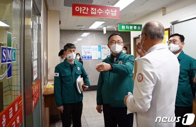 [사진] 순천의료원 현장 점검하는 이한경 본부장