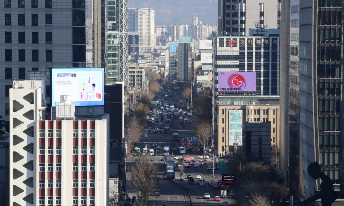 이달 국내 주요 기업들의 주주총회가 예고된 가운데 행동주의 펀드가 목소리를 키우고 있다. 주요 기업들이 위치한 서울 광화문네거리. /사진=뉴스1