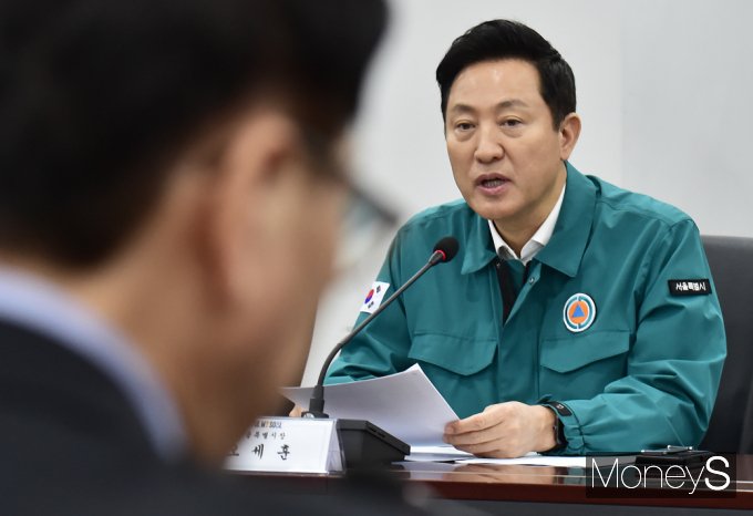 [머니S포토] 병원장 만난 吳 시장 