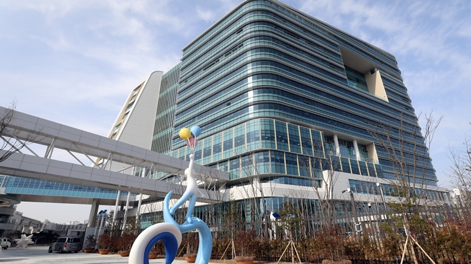 행정안전부가 최근 민원에 시달린 김포시청 공무원이 극단적 선택을 한 것과 관련해 대응책 마련에 나섰다. 사진은 지난 2월 충남 세종시 정부세종청사 모습. /사진=뉴스1