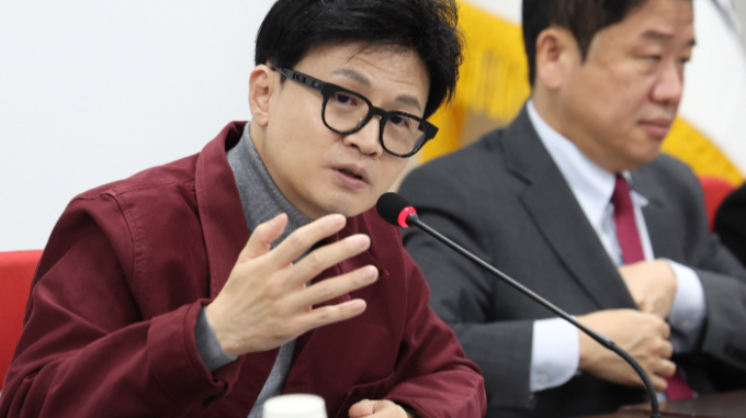 국민의힘이 8일부터 오는 9일까지 이틀 동안 서울 강남 및 영남 지역 총 5곳의 총선 공천을 위해 국민추천을 접수받는다. 사진은 지난 7일 오전 서울 여의도 국민의힘 당사에서 열린 비상대책위원회의에 참석해 발언하는 한동훈 국민의힘 비상대책위원장. /사진=뉴시스