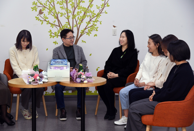장덕현 삼성전기 사장이 8일 세계 여성의 날을 맞아 여성 리더들을 격려하는 간담회 자리를 가졌다. / 사진=삼성전기