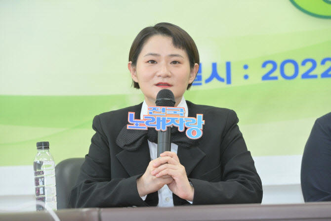 제작진조차 당황스러워할 정도로 갑작스런 김신영 하차 소식은 모두에게 아쉬움을 남기고 있다./사진=KBS 제공