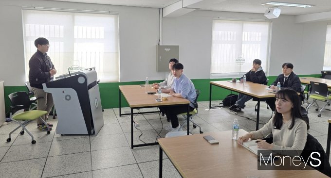 지난 7일 광주대학교 인성관에서 LG전자 채용 관계자가  재학생을 대상으로 'LG전자 미팅 데이'를 개최하고 있다/사진=광주대학교 제공. 
