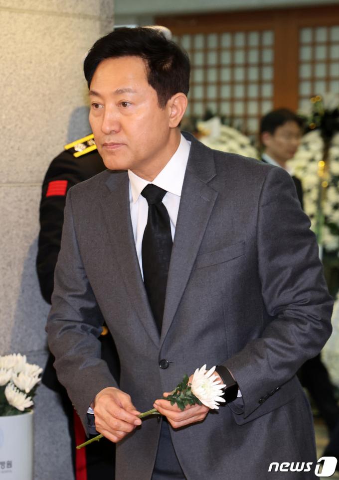 [사진] 손명순 여사 빈소 조문하는 오세훈 시장