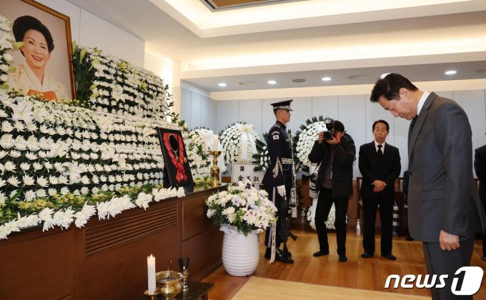 [사진] 고인 애도하는 오세훈 시장