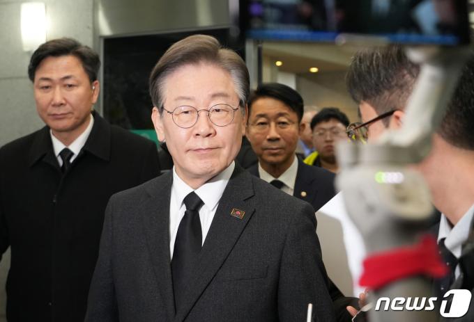 [사진] 손명순 여사 빈소 조문 마친 이재명 대표