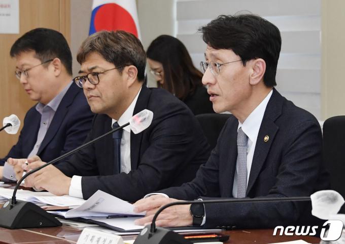 [사진] 제1차 민간투자집행 점검회의 주재하는 김윤상 차관