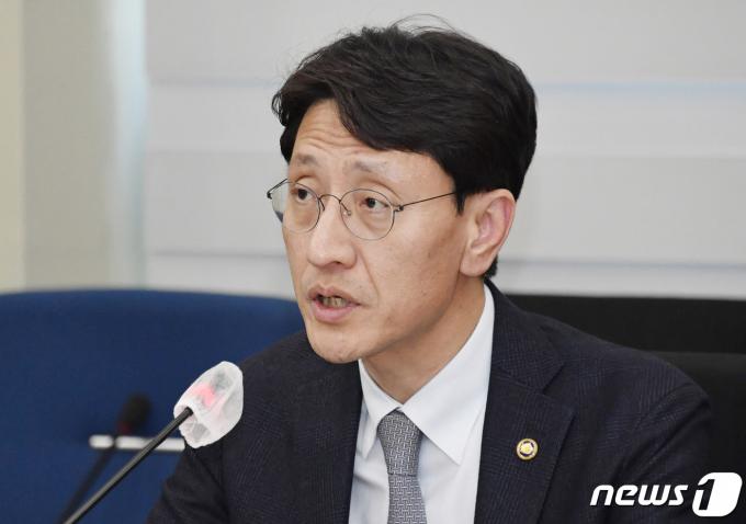 [사진] 모두발언하는 김윤상 차관