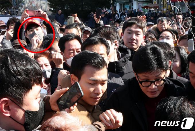 [사진] 한동훈 비대위원장에 항의하는 해병예비역