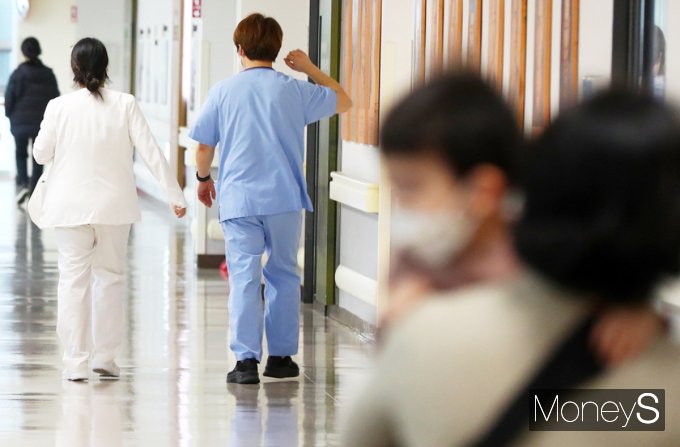 정부가 지역에 근무하고 있는 공중보건의를 서울 등으로 파견하기로 결정하면서 지역 의료 공백에 따른 우려가 증가하고 있다. 사진은 서울에 위치한 대학병원 모습이며 기사와 무관. /사진=임한별 기자