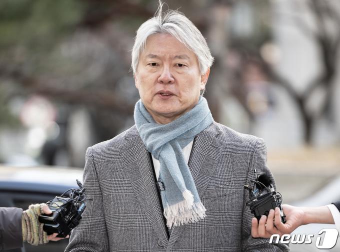 [사진] 경찰 조사 전 입장 말하는 노환규 전 회장