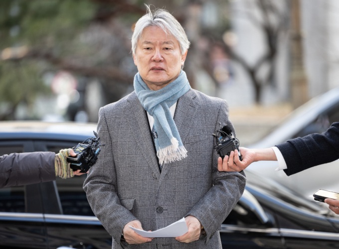 전공의 집단 사직 교사 혐의를 받는 노환규 전 대한의사협회 회장이 9일 경찰 조사를 받기 위해 출석했다. /사진=뉴스1