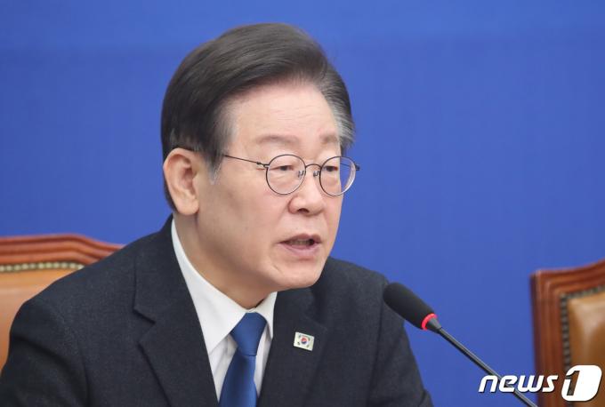 이재명 더불어민주당 대표가 6일 오전 서울 여의도 국회에서 열린 최고위원회의에서 발언을 하고 있다. 2024.3.6/뉴스1 ⓒ News1 임세영 기자