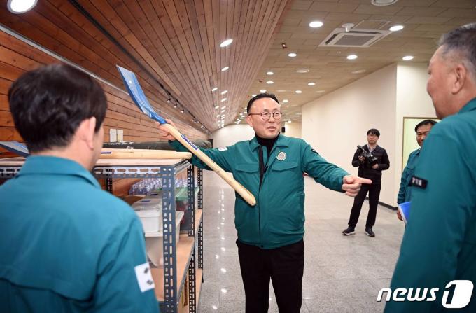 [사진] 임진각 대피시설 찾은 이한경 본부장
