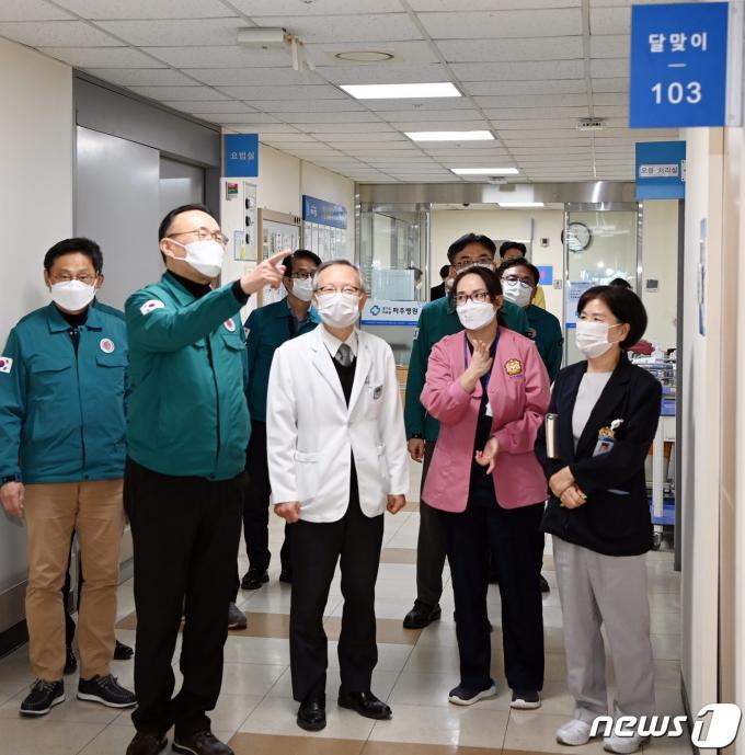 [사진] 비상진료체계 점검 나선 이한경 본부장