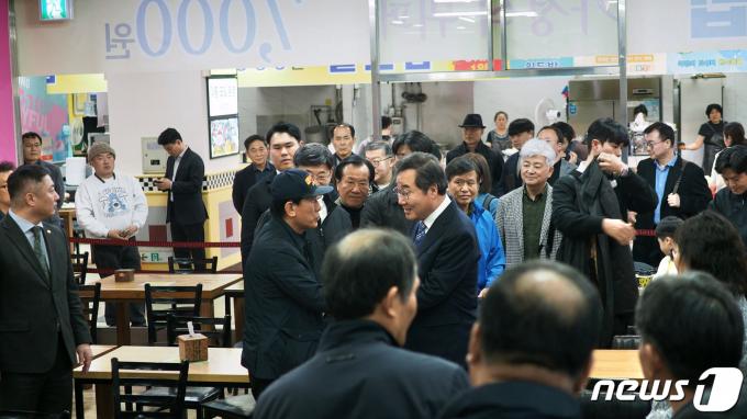 [사진] 이낙연 공동대표 '교통가족 60여명과의 간담회'