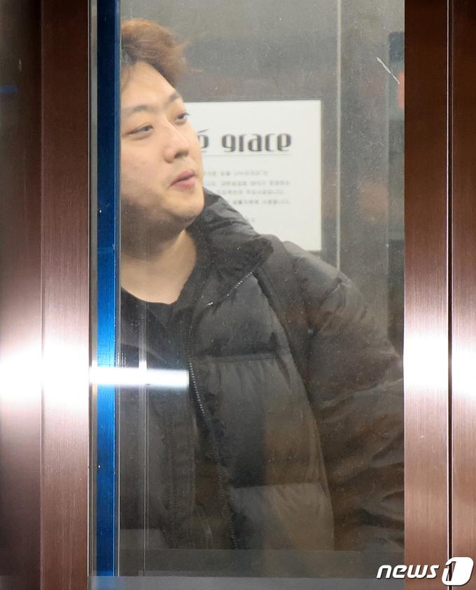 [사진] 박단 비대위원장, 알수 없는 미소