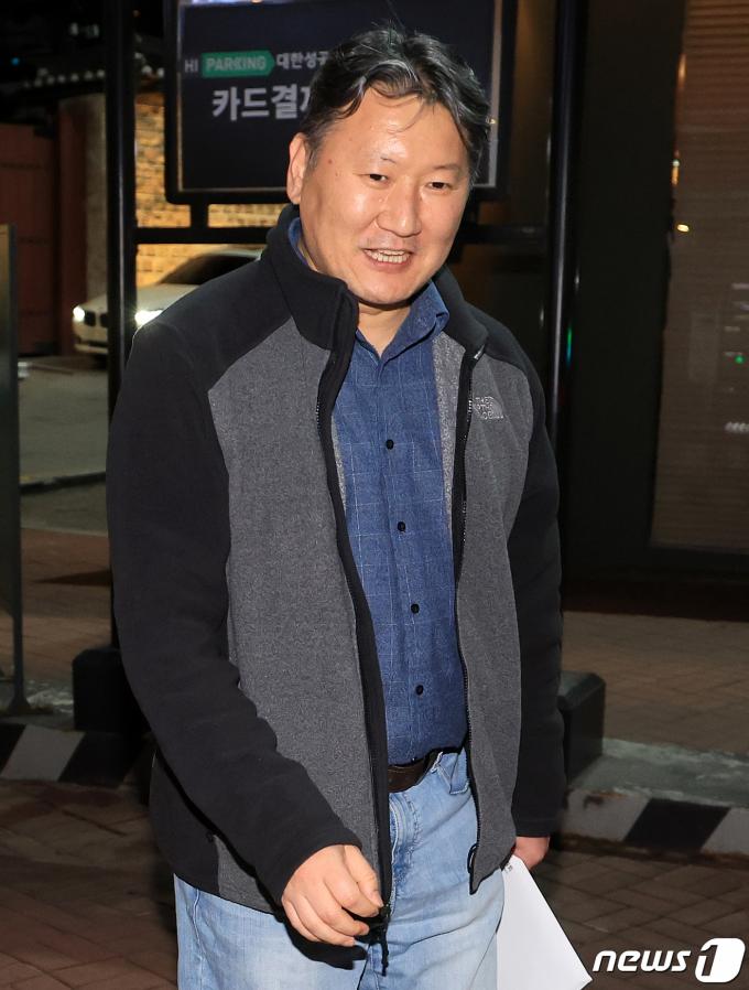 [사진] 비공개 긴급 의총 마친 김창수 전의교협 회장