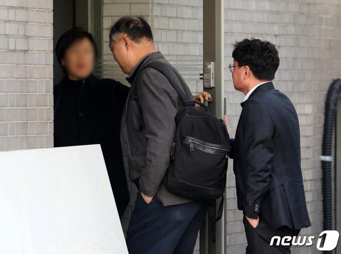 [사진] 전의교협 비공개 긴급 총회 참석하는 교수들
