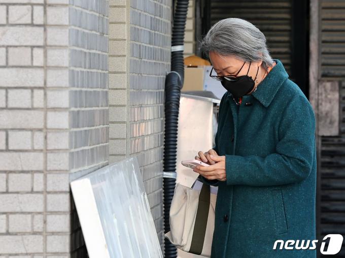 [사진] 전의교협 비공개 긴급 총회 참석하는 의대 교수