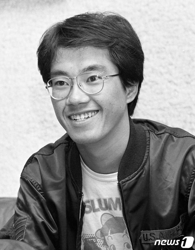 일본 만화 문화를 세계에 알린, '드래곤 볼'의 작가 도리야마 아키라의 젊은 시절 모습. 1982년 5월 촬영본. 2024.03.08/ ⓒ AFP=뉴스1 ⓒ News1 권진영 기자