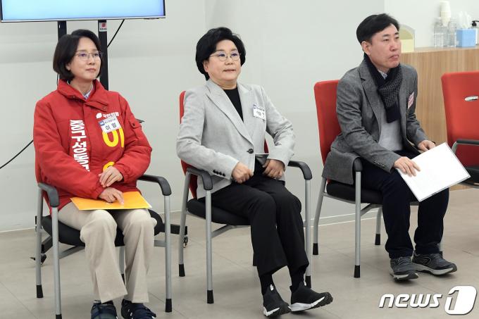 4·10 총선 서울 중구 성동을에 지원한 예비 후보자 이영 전 중소기업벤처부 장관과 이혜훈 전 의원, 하태경 의원이 지난달 13일 서울 여의도 국민의힘 중앙당사에서 공천심사를 위한 면접을 보고 있다.(공동취재) 2024.2.13/뉴스1 ⓒ News1 구윤성 기자