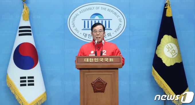 [사진] 제22대 총선 출마 기자회견 나선 박성중 의원