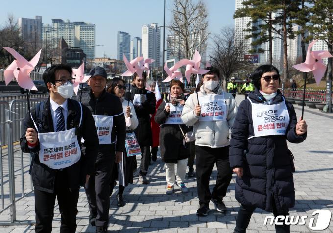 [사진] 한미연합훈련 중단 촉구 행진
