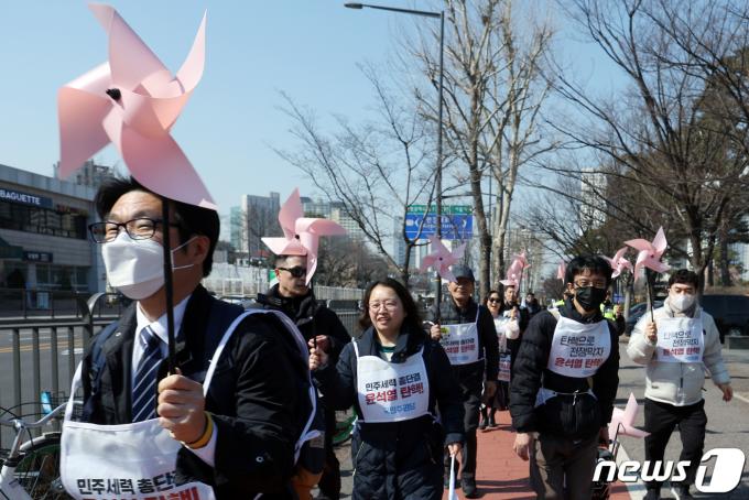 [사진] 한미연합훈련 중단 촉구 행진
