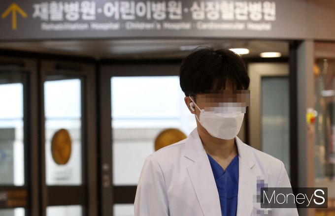 8개 병원 교수 및 전문의 총 16명이 소속과 실명을 밝히며 '의료 붕괴를 경고하는 시국선언'이라는 온라인 사이트를 개설했다. /사진=임한별 기자