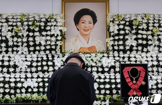 [사진] 손명순 여사 빈소에 조문 발길…오는 11일 발인