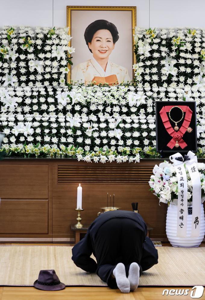 [사진] '故 손명순 여사 애도'