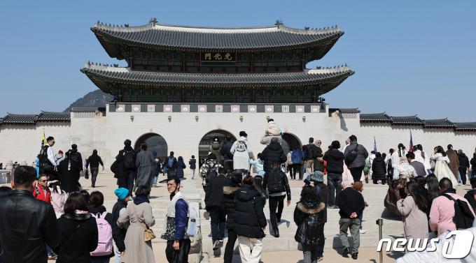 [사진] 날씨 풀리자 야외로 나온 시민들