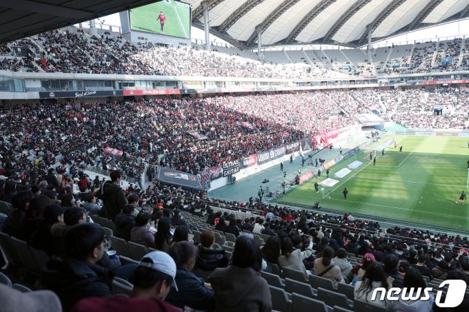 [사진] 린가드 보자, FC서울 개막전 만원 관중