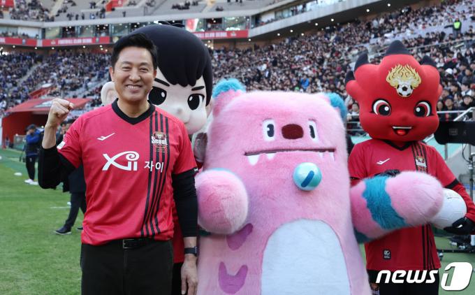 [사진] FC서울 시축 나선 오세훈 시장