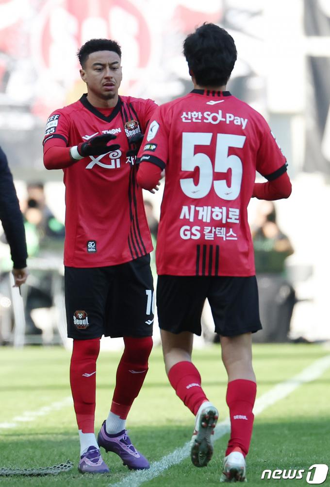 [사진] 교체 출전하는 린가드