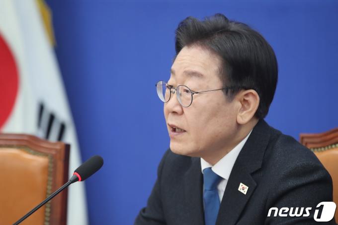 [사진] 총선 각오와 전력 밝히는 이재명
