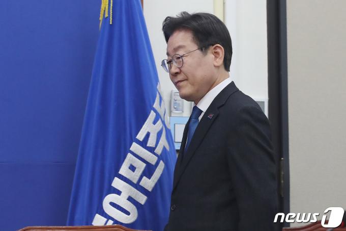 [사진] 기자회견 나선 이재명 대표