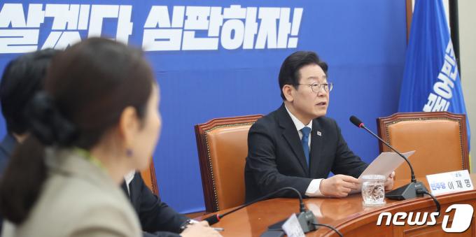 [사진] 총선 한 달여 앞두고 기자회견 나선 이재명 대표