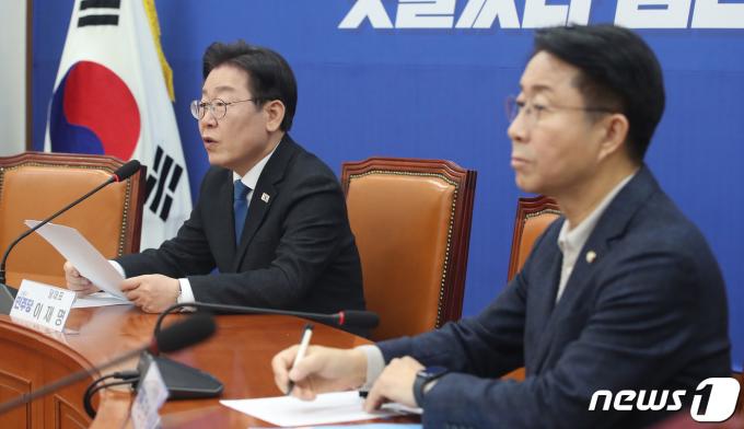 [사진] 총선 한 달여 앞두고 기자회견 갖는 이재명 대표