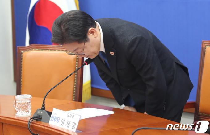 [사진] 기자회견 마친 이재명 대표