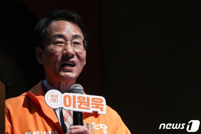 [사진] 인사말하는 이원욱 개혁신당 의원