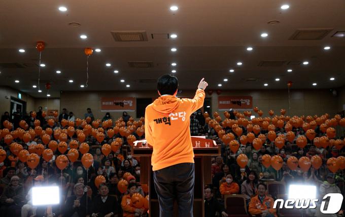[사진] 이준석 대표 '당원들에게 지지 호소'